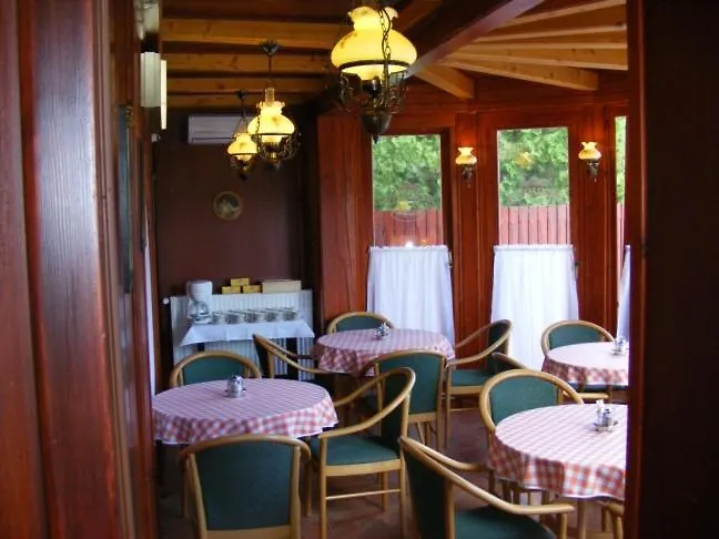 Hermina Panzio ベッド・アンド・ブレックファスト 4*